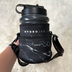 Mini 32oz black Hydrojug w/ sleeve included